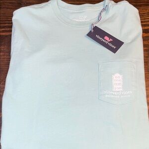 Vineyard Vines Light Aquahaze Short Sleeve Pocket Tee w/ Skyline Graphic Design